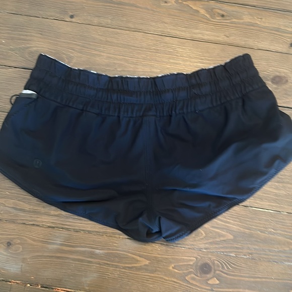 Lululemon reversible shorts - Picture 2 of 5